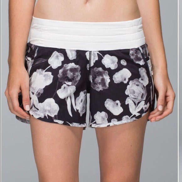 lululemon athletica Pants - Lululemon Tracker Shorts 10